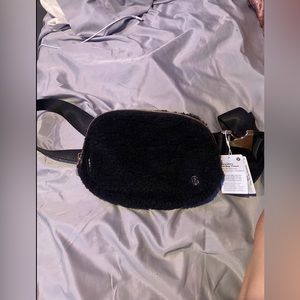 Lululemon everywhere belt bag